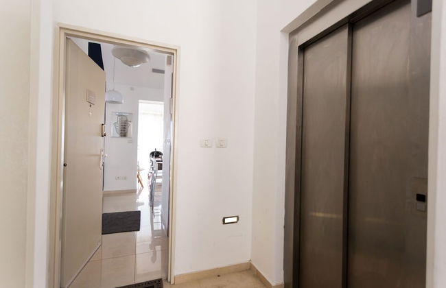 Amazing Apartment near Mahane Yehuda - Photo 2