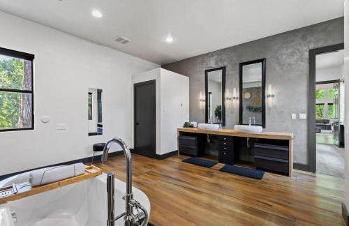 LUX Treehouse on Private Lake next to Lake Conroe with Game room, Paddleboards, Lake Views, and more! - Foto 23