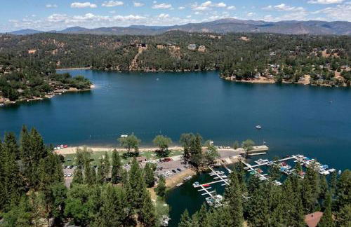 New Luxury 5BR Cabin in Pine Mountain Lake! 1 Minute to Beach! Massage Chair! Close to Yosemite! Perfect for Retreats and Escapes All Seasons! - Foto 7