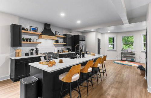 Spacious 4BR House Near Downtown, Perfect for Groups & Pets - Foto 34