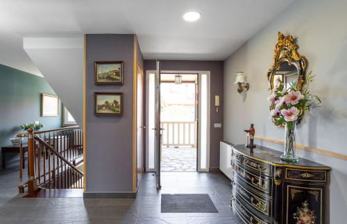 LE LLAR casa con 2 PISCINAS 1 CLIMATIZADA INTERIOR muy cerca de Santiago de Compostela - Foto 3