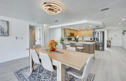 Sunset Views and Hot Tub Lakefront Holiday Retreat! - Foto 5