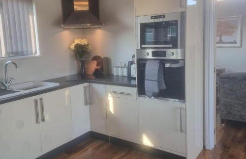 4Bed Lodge Sleeps8-Pet Friendly-Hot Tub-Log Burner - Foto 5