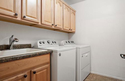 The Gem Getaway Pool Gameroom Gym by Relaxtay - Foto 37