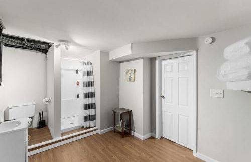 Broadmoor Bungalow - Unit B - Foto 34