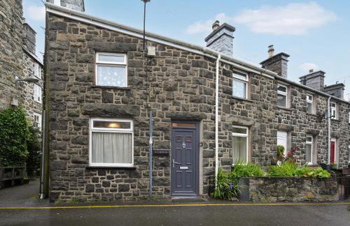 Llys Dedwydd - Foto 1