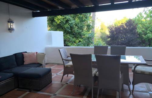 Bonito piso con jardines y piscina - Photo 6