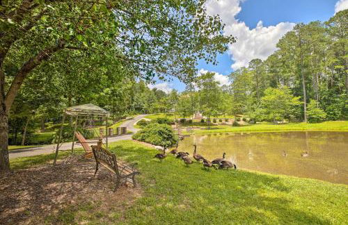 Secluded Acworth Mansion with Pool and Game Room! - Foto 38