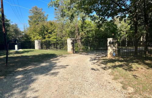 Gated Estate Escape! Three BR - Foto 39