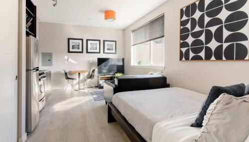 Stay Portland - Modern Portland Studio - Food Carts & Local Shops - Photo 5