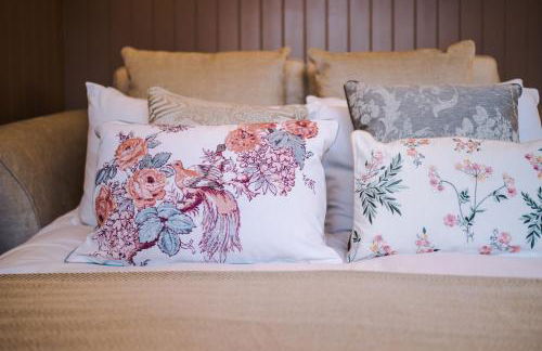 Country Charm Cottage Sleeps 4 & Free Parking - Photo 28