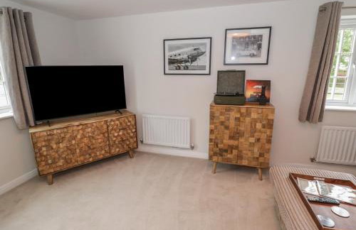 Silverstone Paddock Retreat - Photo 6