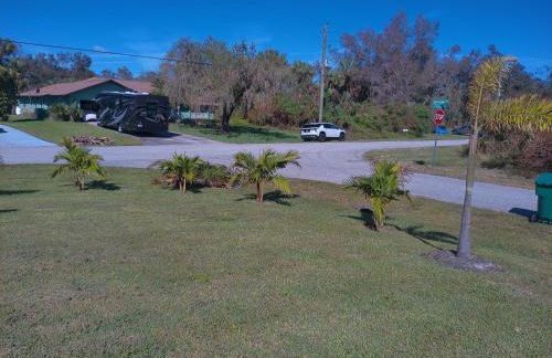 Port Charlotte Palms-Pet friendly, Heated Private Pool and Mini Orchard - Foto 69