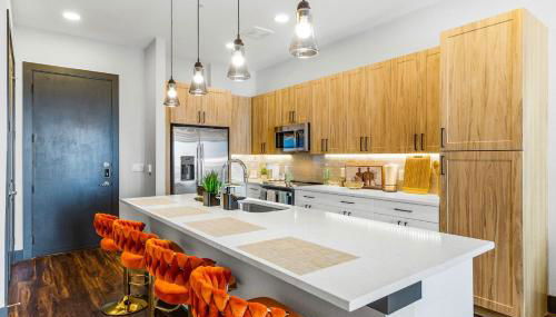 12 Min to Downtown Balcony Apt with Free Parking - Foto 1