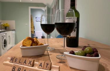 Bramblebee Cottage Salthouse - Photo 2