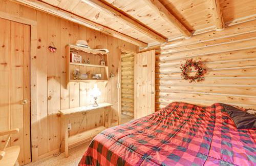 On-Site Pond and Trails Lake Luzerne Cabin - Foto 20