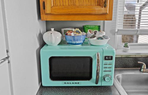 Cozy Downtown Stay w Private Backyard & Parking - Foto 22