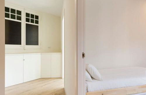 Modern and bright apartment well located in Gracia - Photo 7