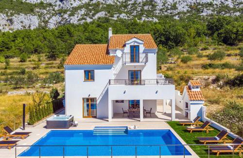 Villa Flora with a 53 sqm private pool with Cinema room with projector and 4 en-suite bedrooms - Foto 44