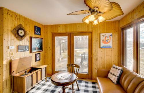 All-Season Lodge 40 Acres Walk to Elkhart Lake! - Foto 12