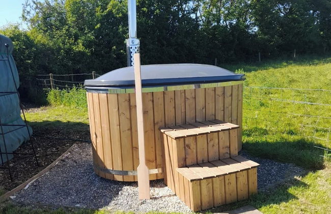 Beautiful Rural Yurt With Wood Fired hot tub - Foto 13