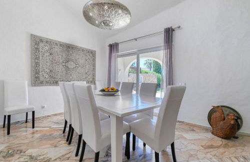 Golfinhos - MAGNIFICENT & SPACIOUS 5 BEDROOM VILLA - Foto 36