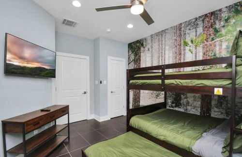 Skyline Views - Sleeps 10 Home Near Downtown - Photo 5