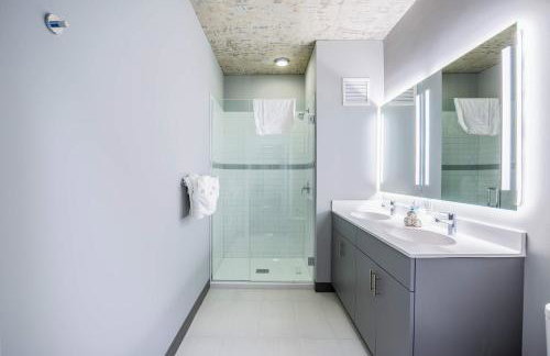 Freshly Minted 2BR - Elegance & Comfort in Central Chicago - Photo 21