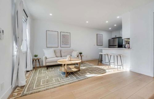 Brand New Apt w Parking Blocks from Downtown- E - Photo 2