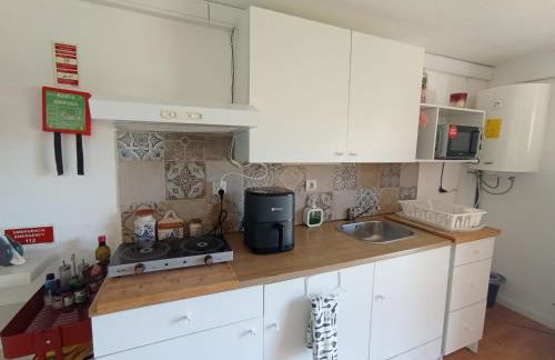 Alojamento - Apartamento ou quarto - Estacionamento à porta - Foto 8