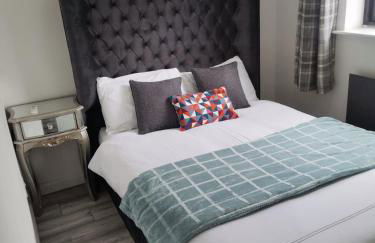 Newly Renovated Cosy 1 bed flat, 4 minutes walk to Town Centre, 3 minutes walk to the train station, Free parking, Modern, fresh and spacious living room, Netflix ready smart TV, Wifi - Photo 20