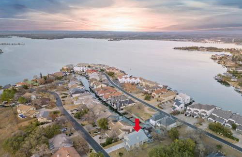 Luxury on Lake LBJ With Hot Tub Firepit & Boat Slip - Foto 96