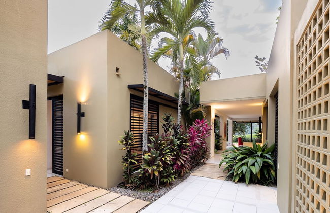 w Splendid 5BR Villa at Mesa de Yeguas - Photo 2