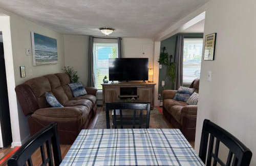 Oakland Beach Cottage - Sleeps up to 4 - Photo 9