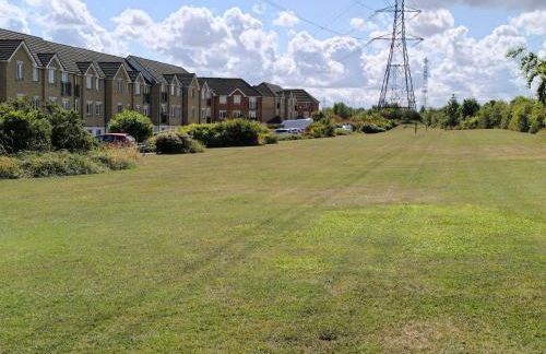 4 beds spacious Apartment, with Parking & WIFI, CHAFFORD HUNDRED, near station & shopping, long stays! - Foto 29