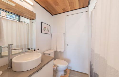 Modern Eco Retreat with Hot Tub and Views - Foto 11