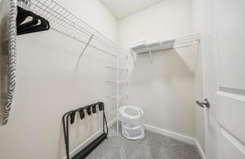 Stylish 2BR w Balcony, Pool & Pet-Friendly #15 - Foto 9