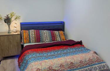 Luxury Santorini Boutique Suite with a Mediterranean Soul - 15m to Heathrow Windsor Ascot Legoland with Free Parking - Foto 11