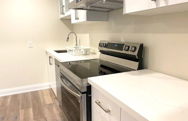 Brand New Basement Apt next to Beach & Go Train - Foto 9