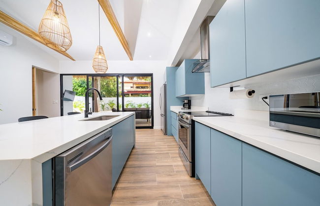 Tropical Brand new 4 BR gem in Potrero Near Beach - Casa Marzo - Photo 9