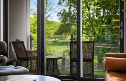 Immaculate Penthouse Double King Suite on Butler St with rooftop deck and free off street parking - Foto 53