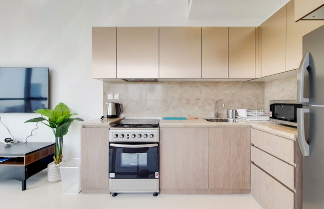 GreenFuture - Panoramic City View From This High-Rise Chic Condo - Photo 6