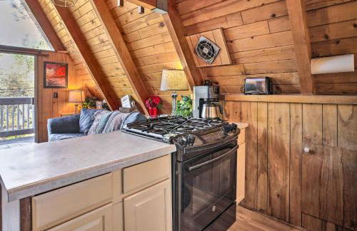 Cozy A-Frame with Hot Tub Near Arrowbear Lake! - Foto 9