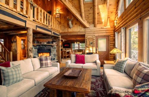 Poconos True Log Cabin with Sauna, Movie Theather, Hot Tub & Fire Pit! - Foto 16