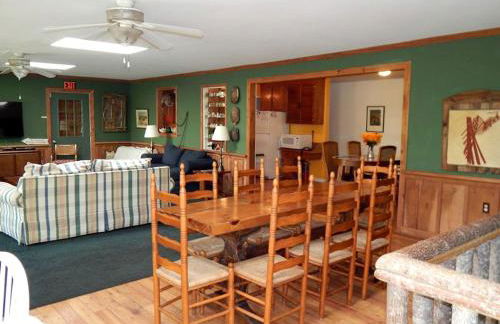 Secluded Cabin Rental for a Large Group Getaway on the Shenandoah River near Luray, Virginia - Photo 14