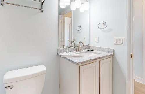 Dog & wedding-friendly home with private pool bikes & beach gear - Foto 25