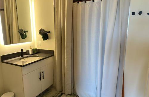 Luxury Stay Near NYC | Full Access to Amenities - Photo 43