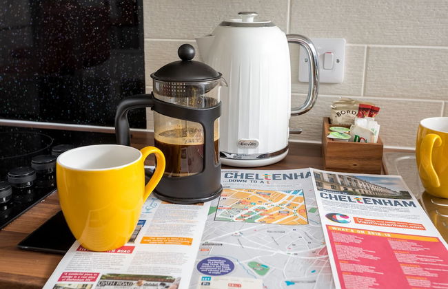 Elliot Oliver - 2 Bedroom Town Centre Apartment - Photo 3