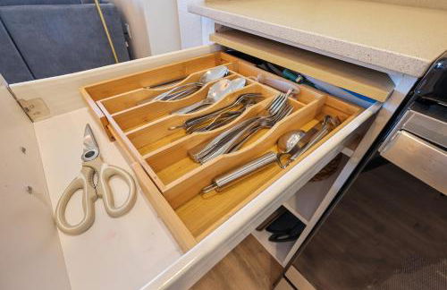 Lux North Park Gem King Beds Workspaces Parking - Foto 13