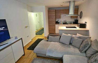 Executive E15 Apartment - Skyline Terrace & Free Private Parking - 5-min Walk to Abba Arena - Foto 27